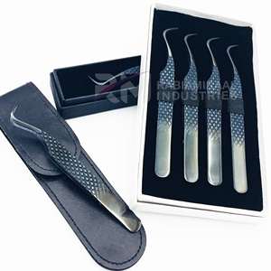 Ensemble de pinces à cils en acier inoxydable noir plasma Shin Black avec étui magnétique et emballage en boîte de cartes 4/1 - Product Image 5