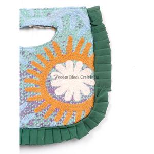 Nouvelle pochette à main tendance et sac de soirée, sac à bandoulière Kantha pour femme avec fermeture magnétique, idéal pour les occasions décontractées - Product Image 2