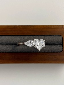 แหวนเพชรรูปหัวใจ 2 กะรัต สร้างในห้องปฏิบัติการ ทองคำขาว 14K แหวนหมั้นและแต่งงาน รับรองโดย IGI ความใส VS+ ดีไซน์หรูหรา - Product Image 4