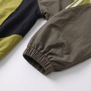 Chaqueta deportiva ligera unisex con paneles en contraste y cremallera frontal, cortavientos con paneles de color oliva y dobladillo elástico |   Marca Privada OEM/ODM - Product Image 4