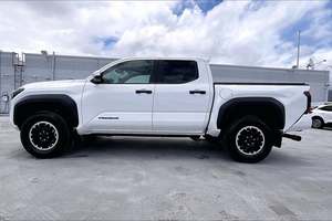 Toyota Tacoma TRD Off Road d'occasion 2025 - Product Image 2