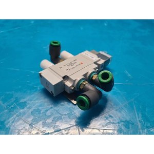 Vanne solénoïde 5 ports SMC SY5120-5LOZ-01-F2, utilisée comme pièce détachée pour équipement semi-conducteur Legacy - Product Image 1