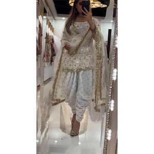 Vente en gros de costumes Dhoti Salwar en pur faux georgette de haute qualité pour femmes, parfaits pour les mariages et les occasions festives - Product Image 1