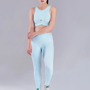 Conjunto de Yoga de 3 Piezas Transpirable para Mujer con Tecnología de Corte Automático, Tela de Secado Rápido para Pilates y Entrenamientos en el Gimnasio - Product Image 4