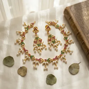 Ensemble collier et boucles d'oreilles en or plaqué de haute qualité avec des perles de CZ véritables pour un look moderne pour les femmes - Product Image 2