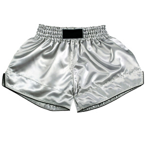 Shorts de boxe Muay Thai personnalisés pour hommes, en satin noir, polyester, taille haute, élastique, respirant, logo avant, sportif - Product Image 1