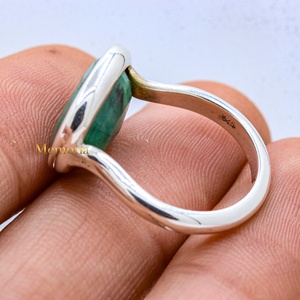 Anillo Solitario de Plata de Ley 925 con Esmeralda Ovalada Natural Facetada en Bisel, Joyas Memoria, Venta al Por Mayor - Product Image 5