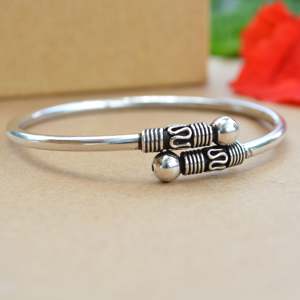 Bracelets en perles fines Meera Jaipur, élégants et stylés - Product Image 1