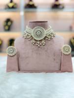 Nouveau Collier Ras du Cou Ethnique Vintage en Alliage de Zinc Plaqué Or avec Perles et Boucles d'Oreilles Assorties pour Femme, Fleur en Zircon de Haute Qualité, Idéal pour les Fêtes