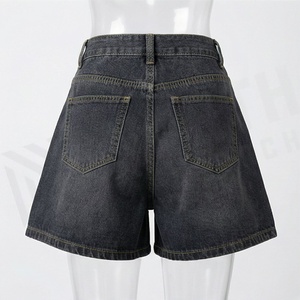 Jean plissé taille haute pour femme grande taille, coupe large, short décontracté à taille élastique, vêtement d'été premium pour le streetwear - Product Image 2