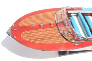 เรือเร็วอิตาลีทำมือ รุ่น RIVA ARISTON สีขาว ตัวเรือทำจากไม้ สำหรับเป็นของขวัญทางธุรกิจ ของสะสม หรือของตกแต่งบ้าน - Product Image 3