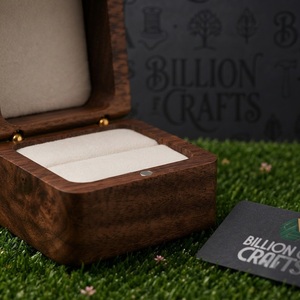 Boîte à bague en noyer, étui à bijoux en bois avec doublure en velours beige, cadeau de demande en mariage, rangement pour fiançailles et anniversaire - Product Image 6