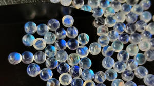 Indian Moonstone Blue Fire Cabochon 5mm Round Rainbow Moonstone Piedras preciosas sueltas para joyería Venta al por mayor Moonstone 3mm Lot - Product Image 2