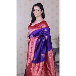 ผ้าไหมสีม่วงนุ่ม บาเนราสี ปักลายยูงทอง ซารีทอแบบอินเดียและปากีสถาน เสื้อผ้าอินเดียและปากีสถาน ผ้าทอชั้นดี 650 กรัม - Product Image 2