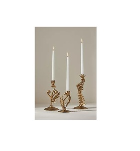 Portavelas Minimalista de Aluminio para Navidad, Diseño Artesanal y Duradero que Realza la Decoración Moderna y Sencilla del Hogar, Acabado Metálico Sutil - Product Image 1