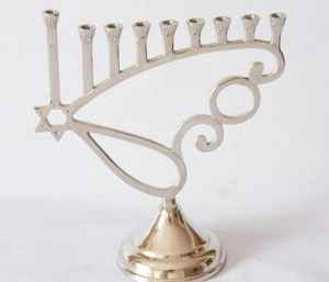 เชิงเทียนฮานุกคาอะลูมิเนียม |   เชิงเทียน 9 กิ่ง ทำมือ ทนทาน ทนความร้อน เป็นมิตรกับสิ่งแวดล้อม |   สีทองเมทัลลิกสุดหรู - Product Image 1