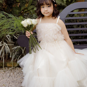 Vestido de Princesa Multicapa Color Blanco Nublado, Tul, Tafetán, Satén, con Cuentas Hechas a Mano, para Fiesta - Product Image 2