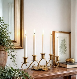 Candélabre Boucle Dorée Élégant à 5 Bras, Design Infini Unique, en Métal Doré, Décoration de Noël et d'Événements, Porte-Bougie - Product Image 1