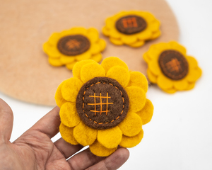 Ancla de Fieltro y Lana Cosida a Mano con Diseño de Naufragio Pirata para Niños, Comercio Justo y Hecho a Mano - Product Image 3