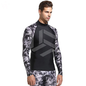 Camiseta de compresión de color liso con logo privado para hombre, ajustada, elástica, para entrenamiento, deportiva, fitness, camiseta de protección contra erupciones cutáneas para hombre - Product Image 5