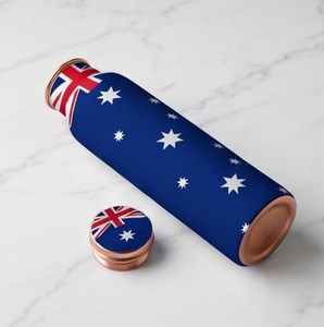 Botella de agua de acero inoxidable con diseño de la bandera australiana y tapa de rosca de cobre para una hidratación diaria elegante con beneficios ayurvédicos para la salud. - Product Image 2