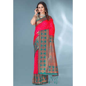 ผ้าไหมปาธานีสีชมพูลายจุด พร้อมเสื้อปักลายซารีแบบไม่เย็บติดกัน สำหรับงานกลางคืน - Product Image 5