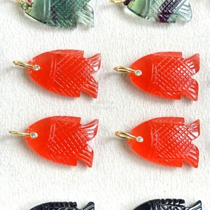 Colgante de Pez de Cornalina Natural AAA, Amuletos de Pez de Cristal Tallados a Mano en Plata 925 Bañada en Oro, Alta Calidad y Acabado Superior - Product Image 1