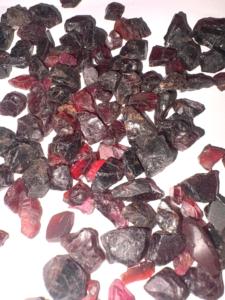 Pierre précieuse naturelle grenat rouge brut pour la fabrication de bijoux, haute qualité, effet étoile changeant de couleur, pierres lâches Rajasthan Gigli Rigli - Product Image 5