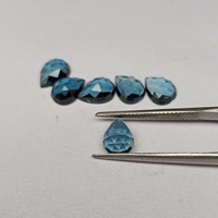 Paires de cabochons en topaze bleue de Londres naturelle de haute qualité, taille poire 8x6 mm, dos plat, facettés, couleur bleu royal avec jeu de couleurs M.Y. GEMS
