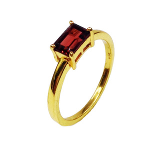 Bague en argent sterling 925 plaqué or avec grenat taille baguette serti en canal pour fiançailles et mariage - Product Image 1