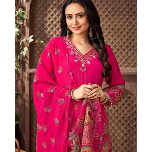 Ensemble de costume pour femmes avec haut, bas et dupatta à imprimé numérique - Product Image 4