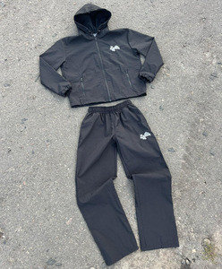 Conjunto deportivo cortavientos unisex, conjunto de jogger con cuello redondo, diseña tu propio conjunto deportivo de nailon personalizado para hombre de alta calidad - Product Image 1