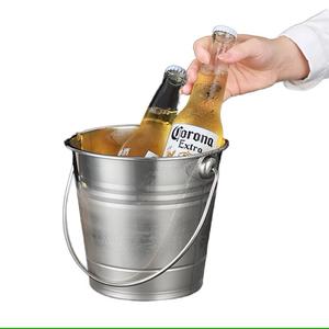 Cubo de vino y champán de acero inoxidable con acabado para bares y barriles, cubo de hielo martillado con pinzas PVD y chapado - Product Image 1