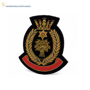 Nouvelle Arrivée Badges de Blason Familial 3D Faits Main Broderie Fil Doré Personnalisé Tissu Feutre Doux Épingle de Sûreté Élégant Décoratif - Product Image 5