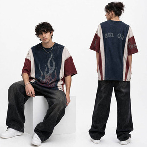 T-shirt Homme Personnalisé Vintage Délavé à Panneaux Contrastants, Imprimé Flamme Strass, Slogan Avant et Arrière, Texte Manches, Trous Déchirés, Coupe Oversize Streetwear - Product Image 5