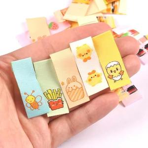 Étiquettes tissées personnalisées en satin, découpées au laser, écologiques, imprimées, pliées aux extrémités, pour vêtements masculins, avec confort haute densité – Échantillon gratuit, meilleures ventes - Product Image 1