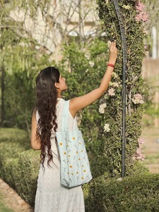 Sac fourre-tout brodé « Sunflower Bliss » en toile de coton fleurie fait main pour femme – Offre spéciale - Product Image 2