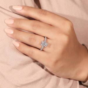 Anillo de Compromiso Elegante con Diamante Cultivado en Laboratorio, Corte Radiante, Certificado VVS2, con Joyería Nupcial de Diamantes para Mujer - Product Image 2
