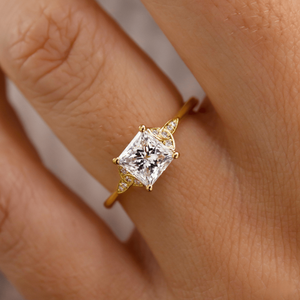 Anillo de compromiso de diamante talla princesa en oro macizo, estilo vintage, solitario con diamantes de acento para mujer y anillo de regalo para ella. - Product Image 1