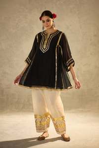 ชุดคอร์ดเซ็ตดีไซน์เนอร์ Chinon ลายแฟนซี Gota Patti ที่คอและแขนเสื้อ - Product Image 1