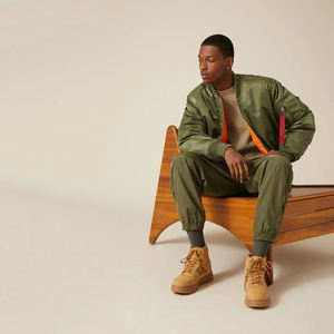 Chaqueta Bomber de Lona Recubierta para Hombre, con Capucha, Cierre de Cremallera Delantero/Trasero, Logotipo Personalizado, Ecológica, Resistente al Viento, para Primavera, Trabajo al Aire Libre, con Forro de Piel Sintética - Product Image 4