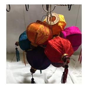 Lanterne décorative pour une utilisation moderne à la maison et au jardin - Product Image 1