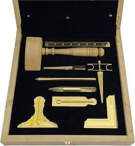 Ensemble d'outils maçonniques – Taille standard, finition dorée avec intérieur en velours noir, outils maçonniques avec boîte en bois – Équerre, Compas, G - Product Image 2