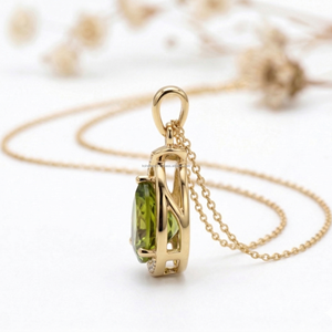 Colgantes y Dijes Finos de Plata de Ley con Peridoto en Forma de Lágrima, Piedra de Nacimiento de Agosto, Joyería Minimalista y Elegante, Diseño Exclusivo - Product Image 2