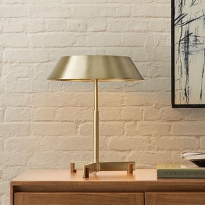 Lámpara de Mesa Metálica Auric Horizon con Pantalla Ancha de Hierro Cepillado, Base de Diseño Robusta, Iluminación Ambiental Cálida para Interiores de Lujo - Product Image 5