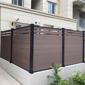 Panneaux de jardin WPC pour la protection de la vie privée, clôture de jardin à montage facile avec éléments décoratifs et base de <span class=keywords><strong>poteau</strong></span> – Durable, écologique, pour l'extérieur - Product Image 4