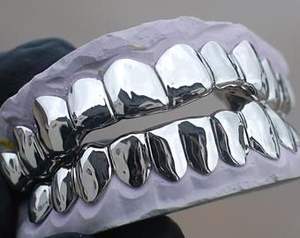 Grillz Hip Hop faits main très demandés, en argent 925 et diamants Moissanite VVS, capuchons dentaires de luxe personnalisés, ensemble supérieur et inférieur, d'Inde - Product Image 2