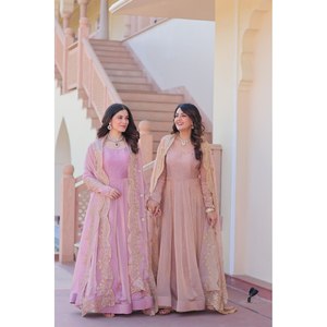 Robe Salwar Kameez en soie rose multi-brodée de sequins pour mariages, taille M - Product Image 6