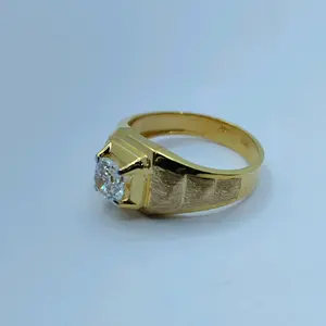 Bague de luxe pour homme en or 22 carats, design classique texturé, bijoux élégants pour un usage quotidien - Product Image 1