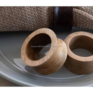 Anillos de Servilleta Rústicos de Madera con Incrustaciones de Resina Transparente |   Accesorios de Mesa Hechos a Mano Naturales y Ecológicos para Decoración de Fiestas Modernas de Estilo Rústico - Product Image 4